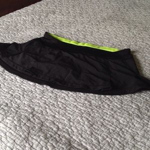 Lululemon black Presta skirt 8