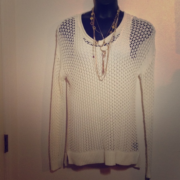 Mossimo Supply Co. Tops - Beautiful White Knit Pullover Sweater Top 😍😍