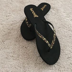 reef leopard print flip flops