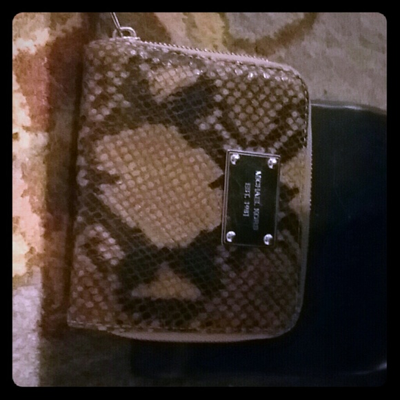Micheal Kors wallet