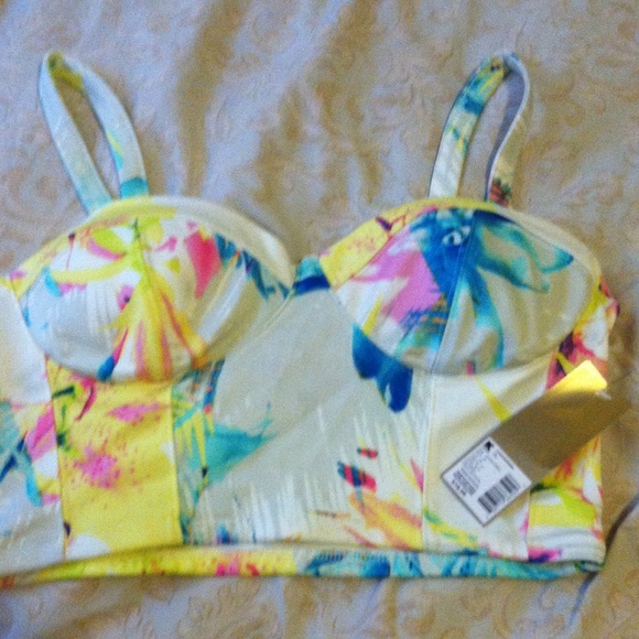 Tops - Nikki Minaj crop top