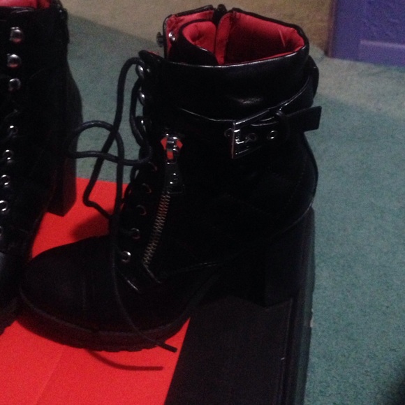 Bnib Guess black quilted boots - Picture 2 of 4