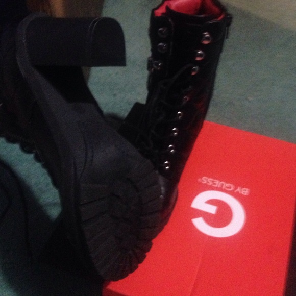 Bnib Guess black quilted boots - Picture 3 of 4