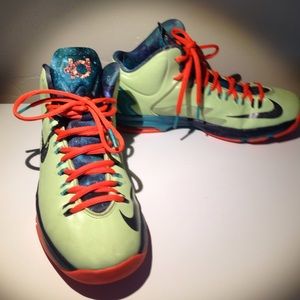 Kevin Durant basketball shoes by Nike