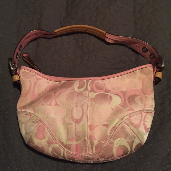 Coach shoulder purse. pink