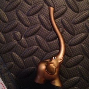 Gold elephant ring holder