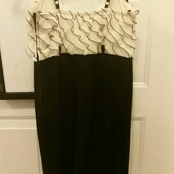 Going Out Beatiful Dress - Picture 2 of 3