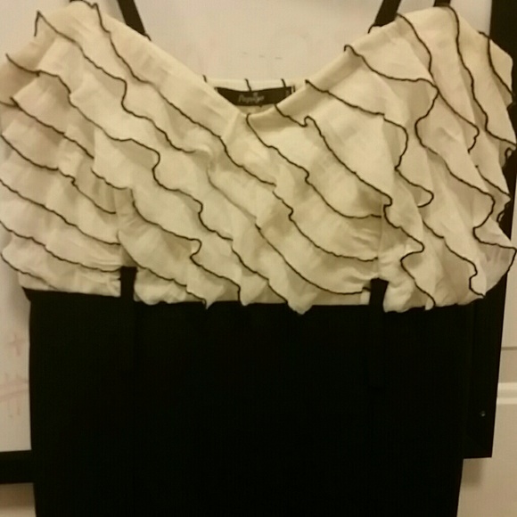 Going Out Beatiful Dress - Picture 3 of 3