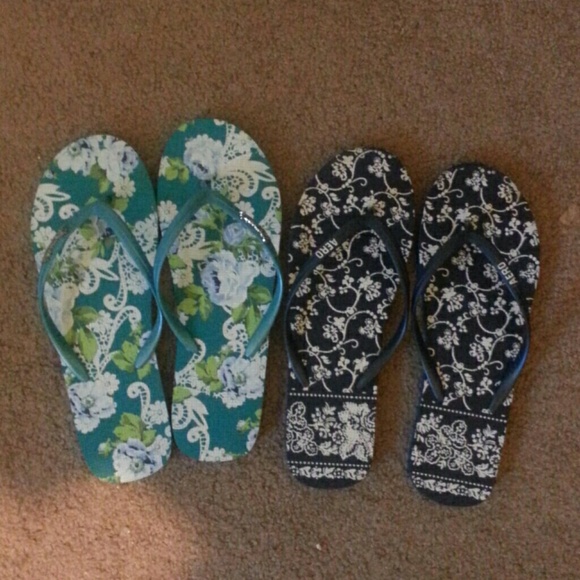 I'm selling  Two Aeropostale sandals