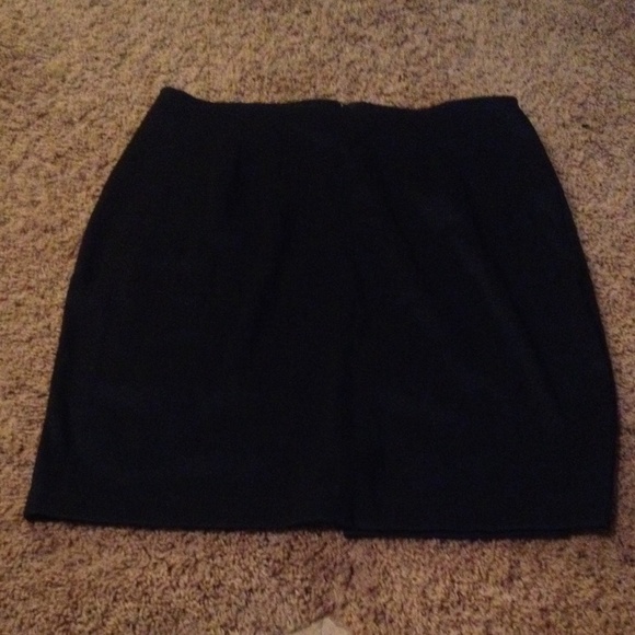 A. Byer back zip dark blue skirt