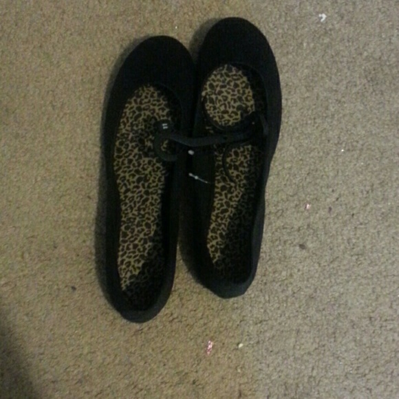 I'm selling some  all black flat