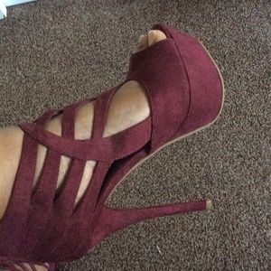 High heels size 10 burgundy