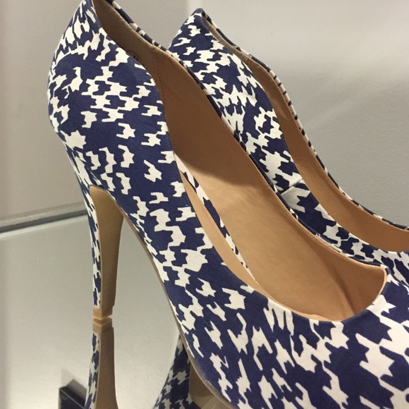 🚫SOLD🚫JustFab Marne Heels - Picture 2 of 4