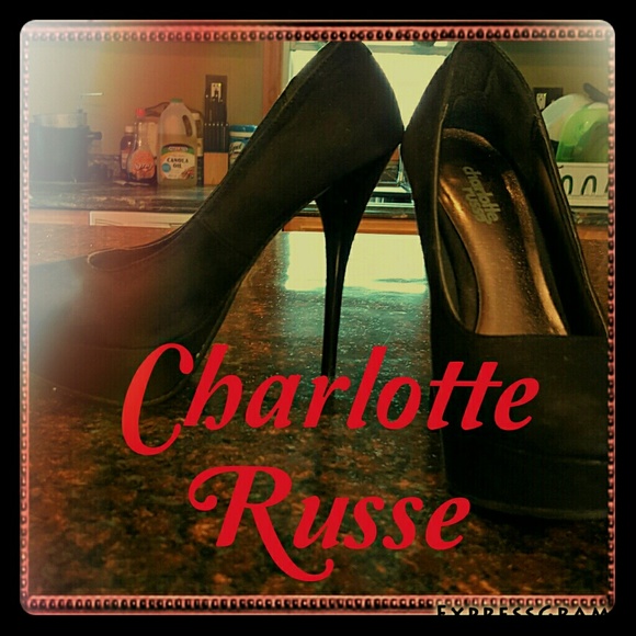 Black pumps