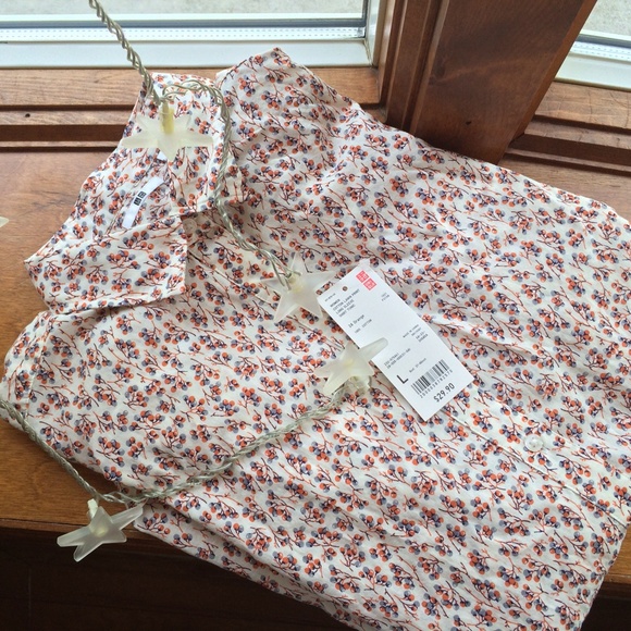 UNIQLO Orange Blossom Button Down Shirt - Picture 2 of 4
