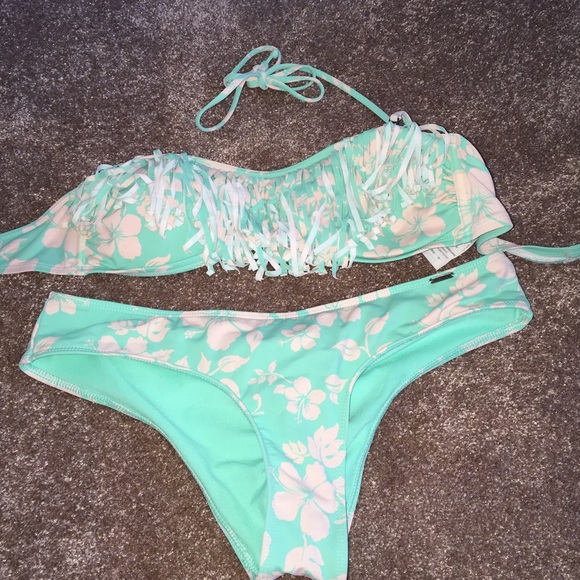 Medium Hollister bikini!