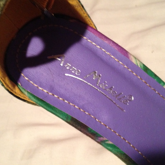 Heels! - Picture 2 of 4