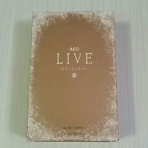 Women Fragance Live from American Eagle