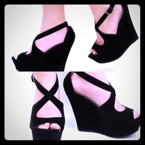Candies black wedges