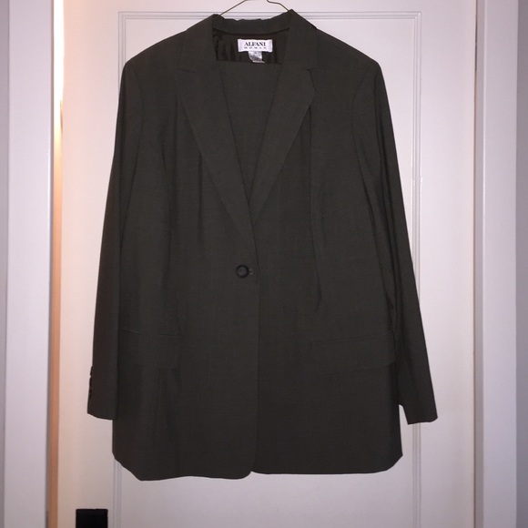LAST MARKDOWN! - Alfani Woman 2 piece suit