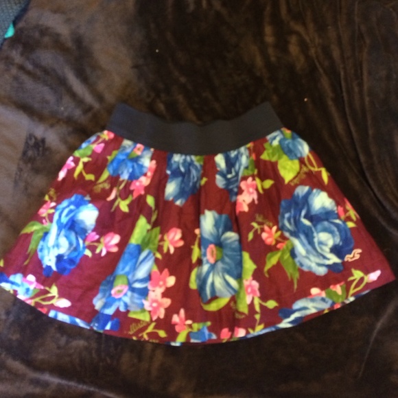 Small hollister floral skirt