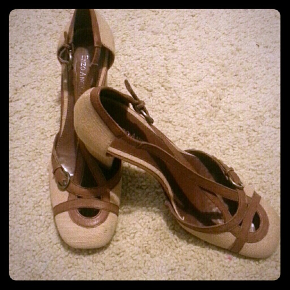 Unique linen/leather pumps