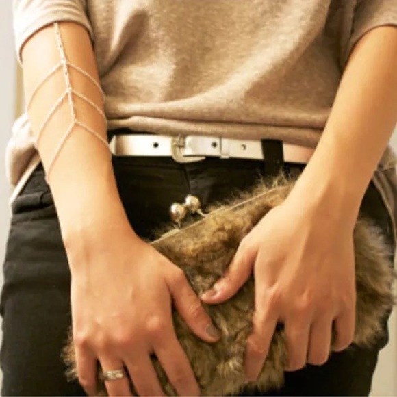 Arm band bracelet