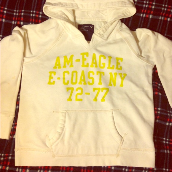 AE white sweatshirt