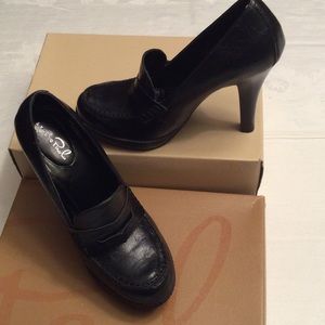 Never worn Studio Paolo black shoes