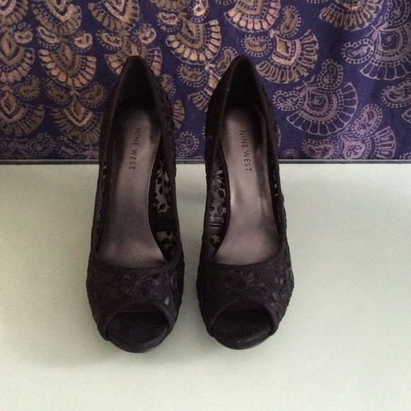 🎆NINE WEST PEEP TOE LACE HEELS🎆