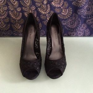 🎆NINE WEST PEEP TOE LACE HEELS🎆