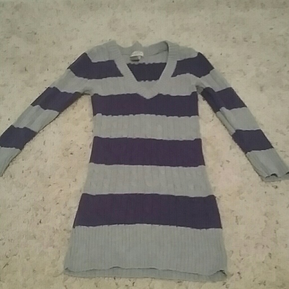 Quarter length sleeve sweater