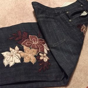 Dark Wash Jean Capris with Flower Embroidery