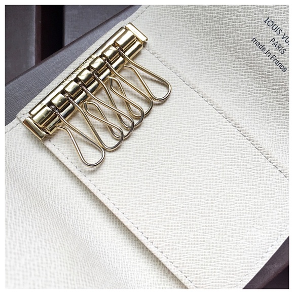 ❌SOLD❌ Louis Vuitton Damier Azur 6 Key Holder - Picture 4 of 4