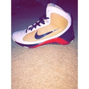 ON HOLD Nike tennis shoes