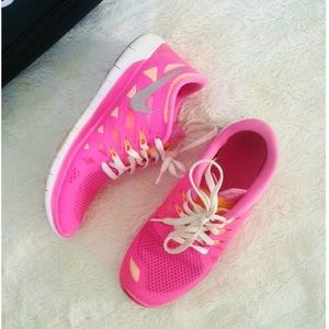 Lovelys pink nike free 5.0