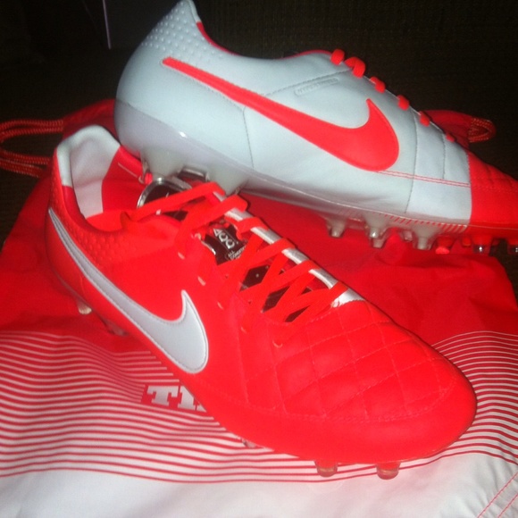 Nike acc tiempo soccer cleats - Picture 1 of 1