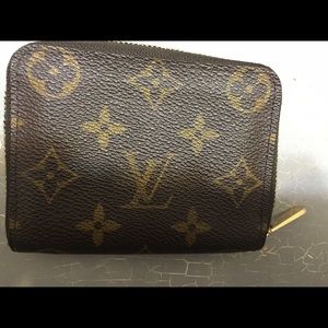 Authentic LV zippy