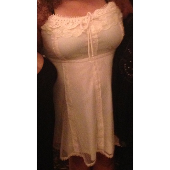 BEAUTIFUL DRESS - Picture 4 of 4