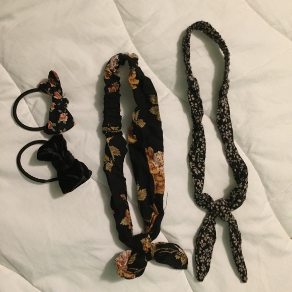 Bows! 🎀 2 Brandy Melville bows and 2 Headbands