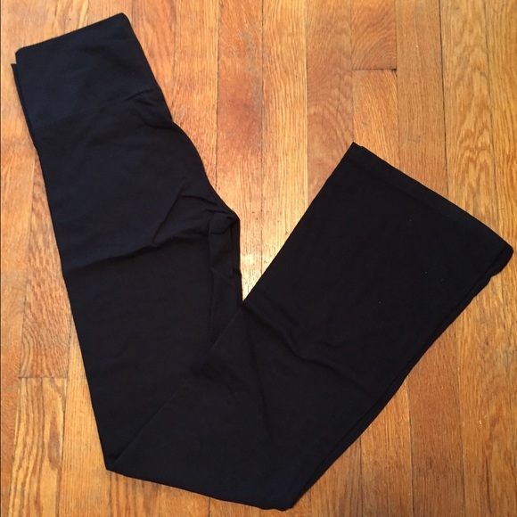 Simple black yoga pants - Picture 2 of 4