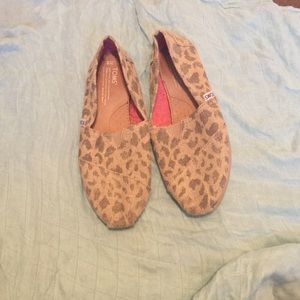 Toms leopard print