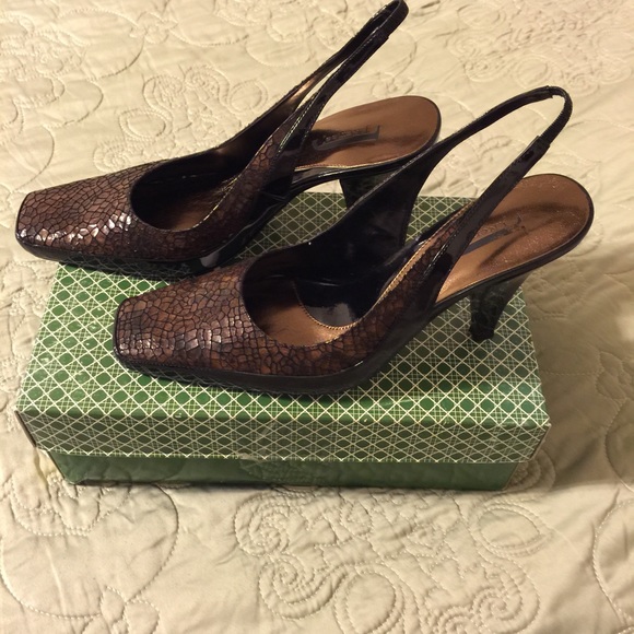 Black patent leather shoes with animal print