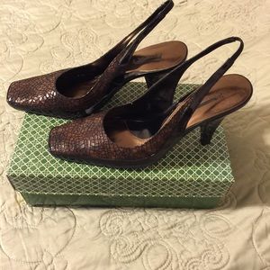 Black patent leather shoes with animal print