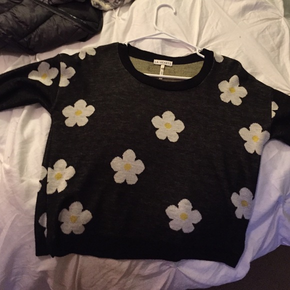 LA hearts sweater