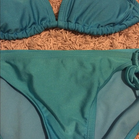 Cute blue bikini🌴 - Picture 3 of 4