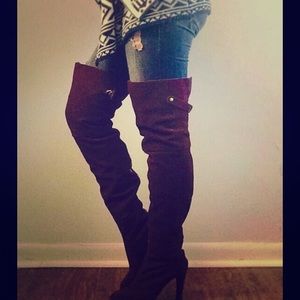 Thigh High Kelsi Dagger Sued Boots sz 7.5