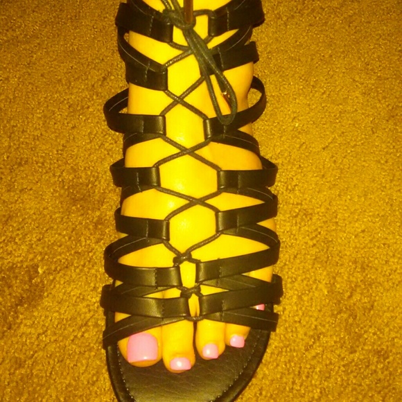 SALE!! BOGO 50% off Torrid gladiator sandals sz 8w