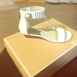 White sandals Michael Kors.