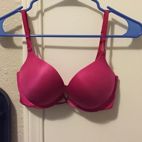 32C VS Bombshell Bra NWOT